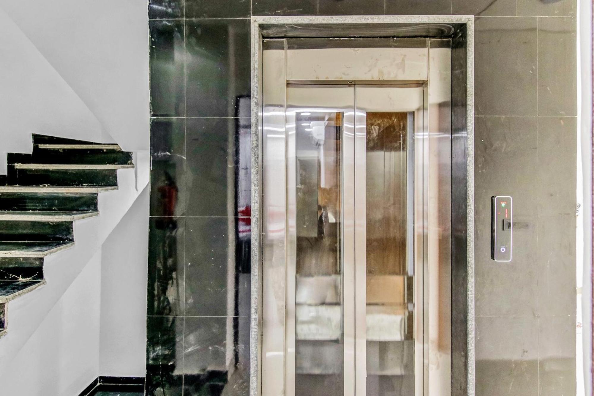 Flagship Hotel Secret Mirage Near Rithala Metro Station ニューデリー エクステリア 写真