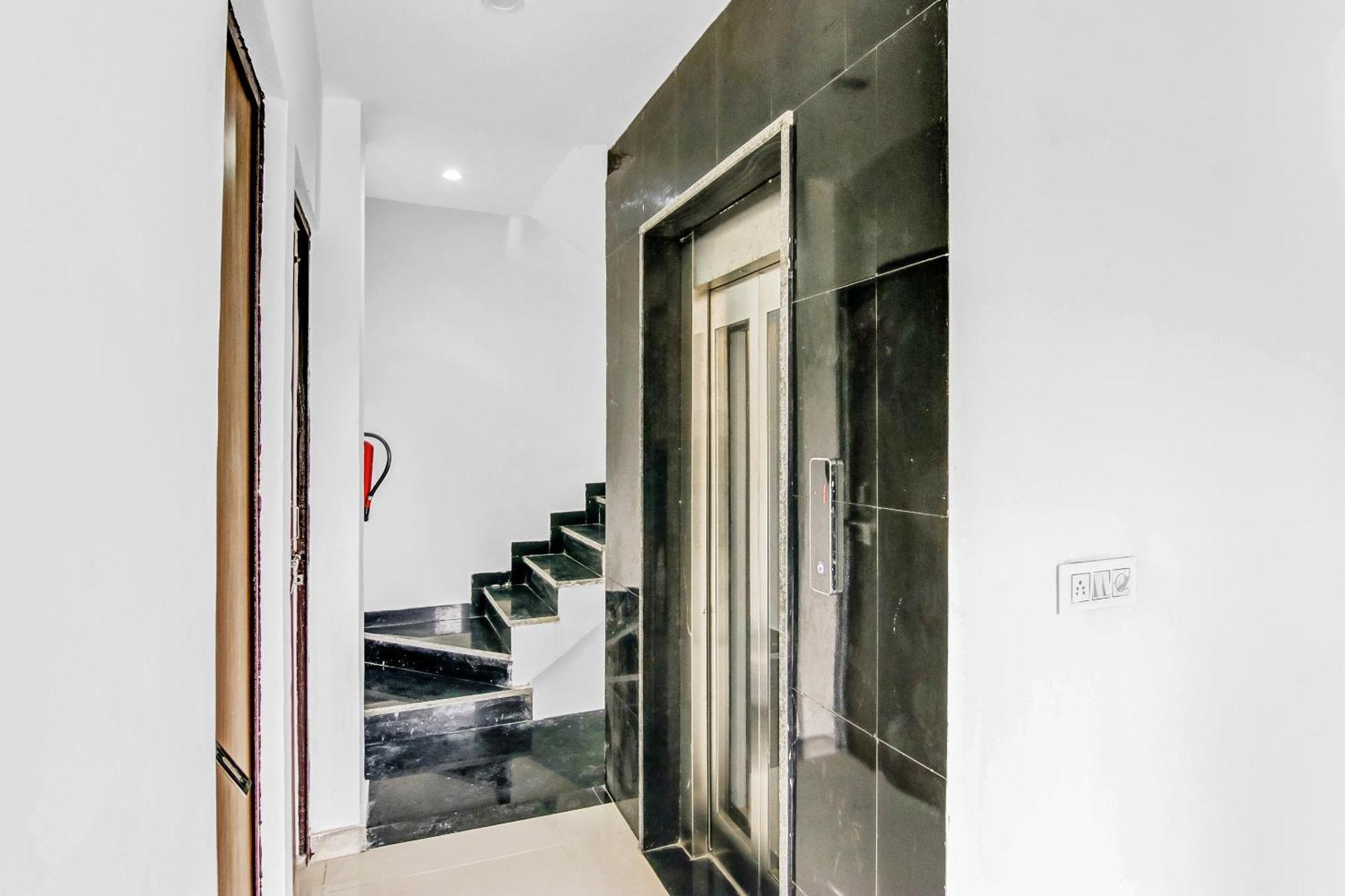 Flagship Hotel Secret Mirage Near Rithala Metro Station ニューデリー エクステリア 写真